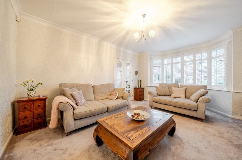 Property photo 3 of 12 1381307-5-6915Fe6...