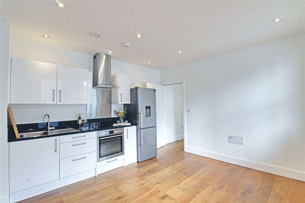 Property photo 3 of 7 Picture No. 12