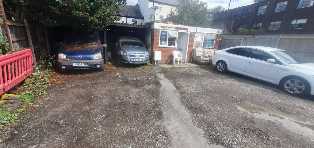 Property photo 1 of 2