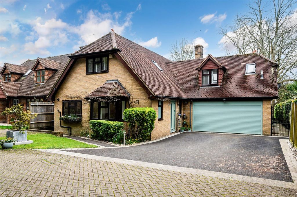 Property photo 1 of 36 Woodfield Hill, 18 (34).Jpg