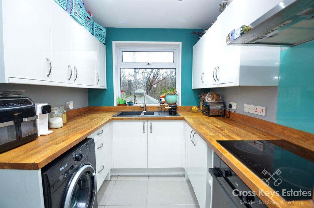 Property photo 2 of 12 Kitchen