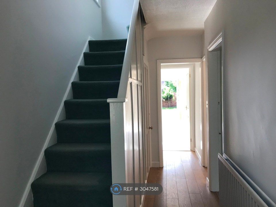 Property photo 2 of 18 Hallway