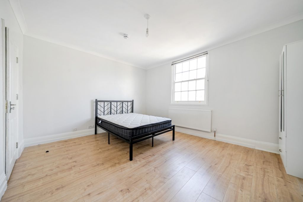 Property photo 1 of 7 Bedroom
