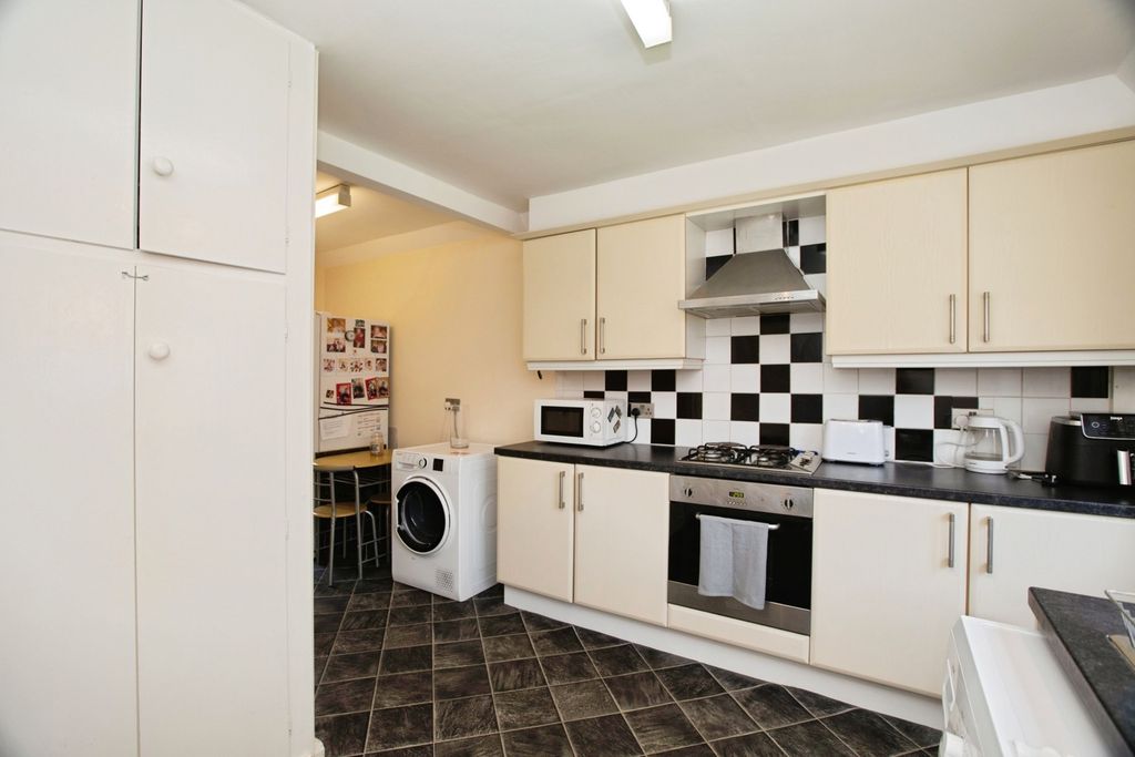 Property photo 3 of 16 Kitchen