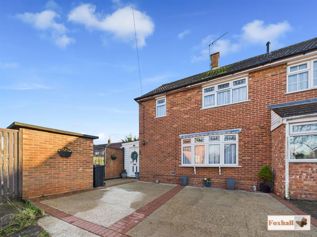 Property photo 1 of 18 Front Garden