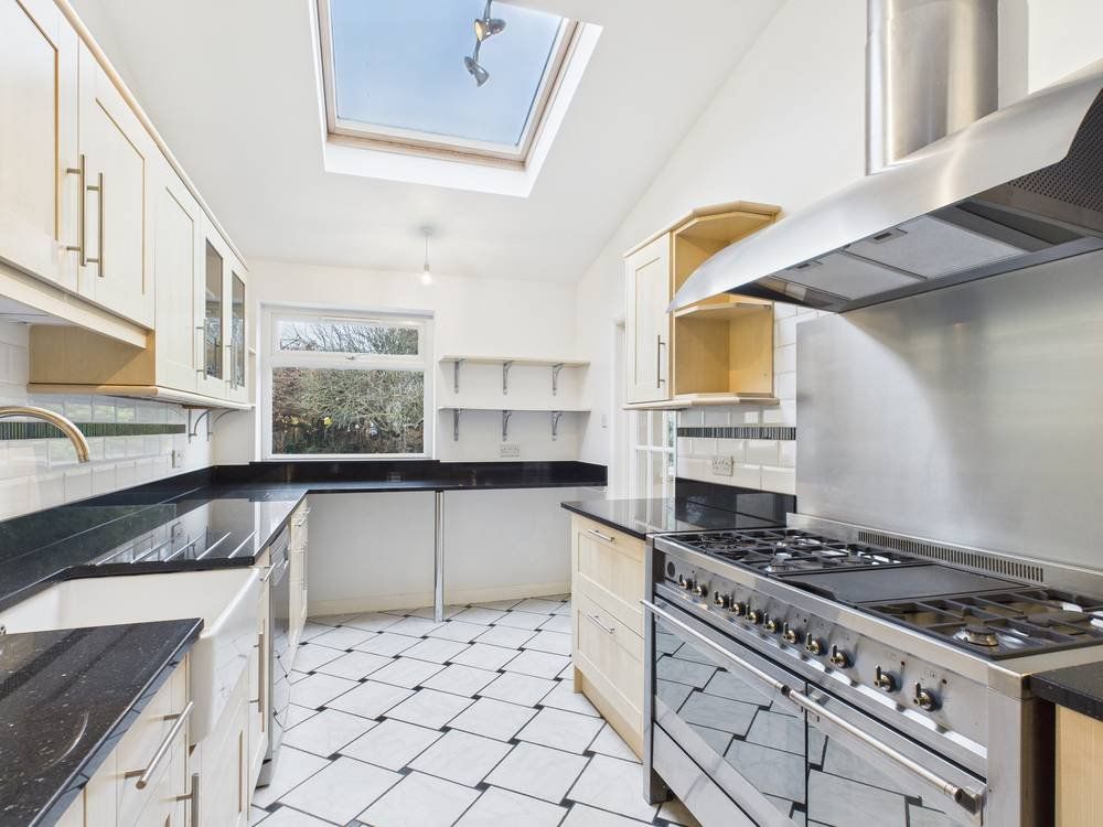 Property photo 3 of 23 Picture No. 11