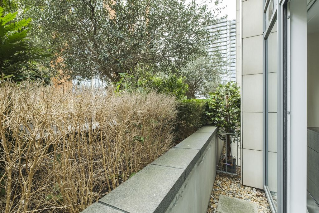 Property photo 2 of 12 Balcony