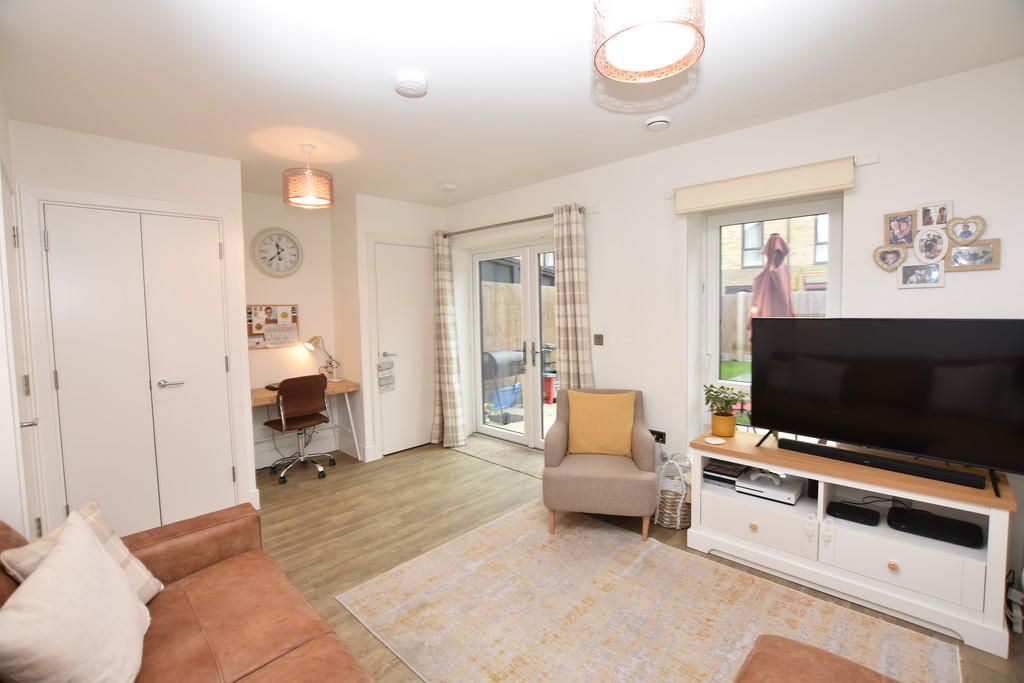 Property photo 2 of 8