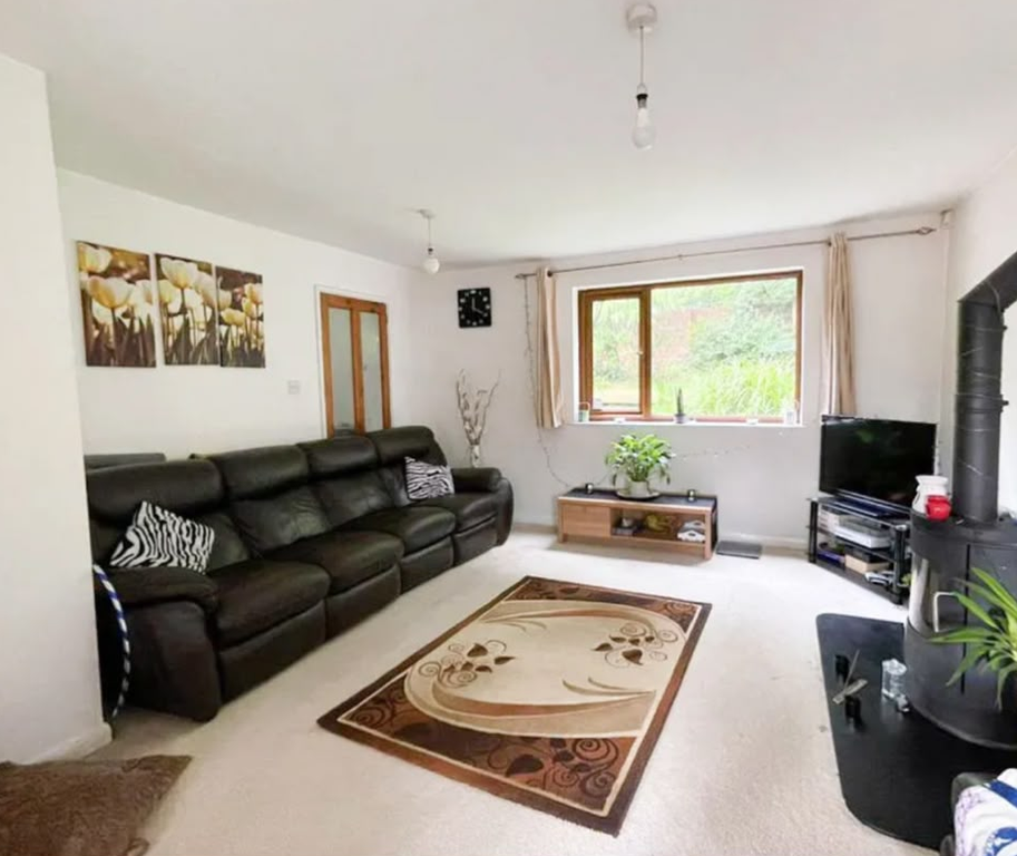 Property photo 2 of 11