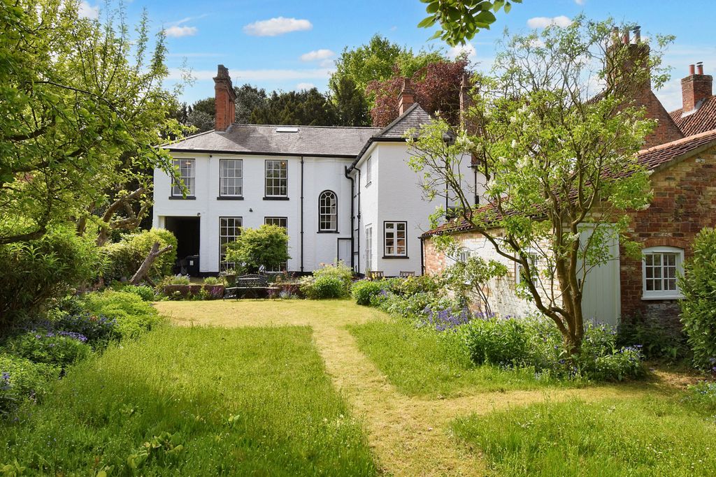 Property photo 2 of 32 38 Westgate (24)