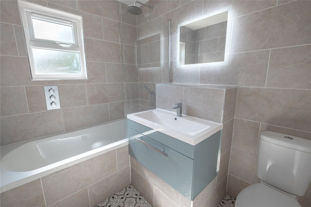Property photo 3 of 21 Bathroom