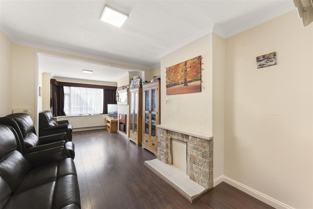 Property photo 3 of 17