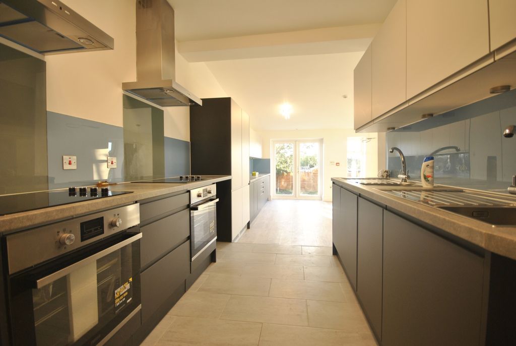 Property photo 1 of 9 Kitchen