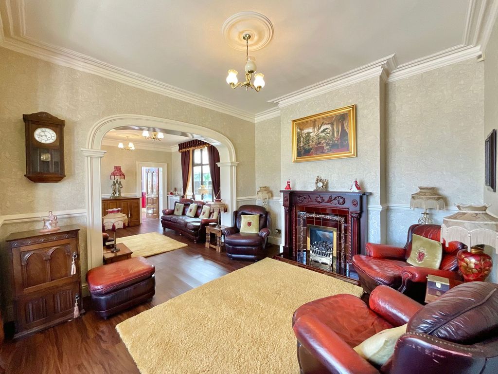 Property photo 3 of 39