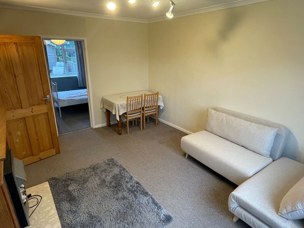 Property photo 2 of 9 Picture No. 18