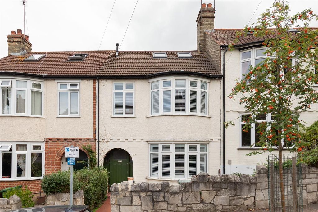 Property photo 1 of 39 Falmer Road, E17