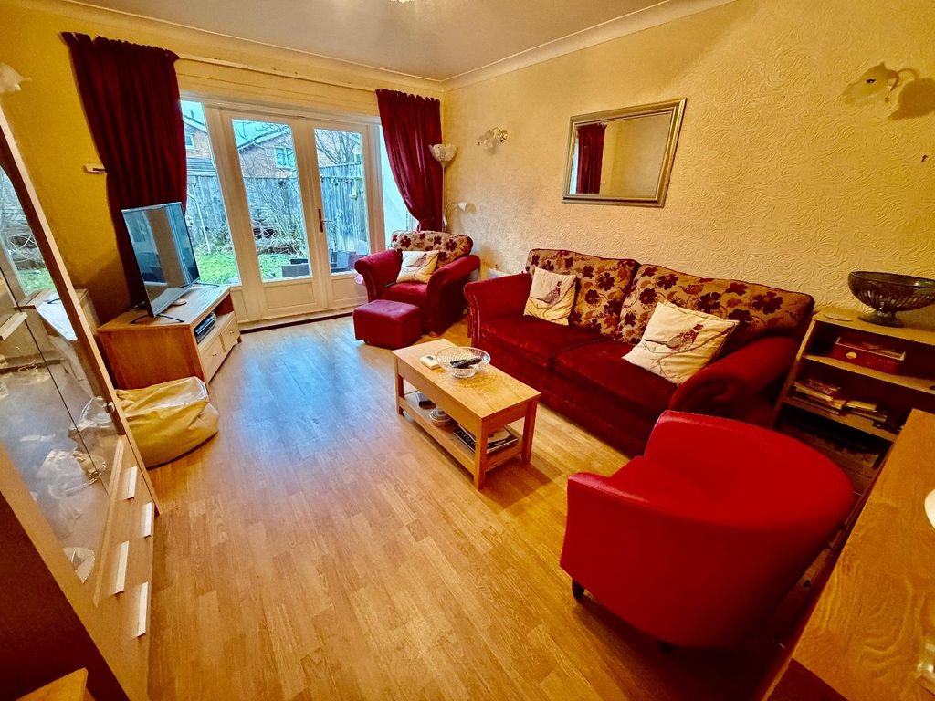 Property photo 2 of 15 Lounge