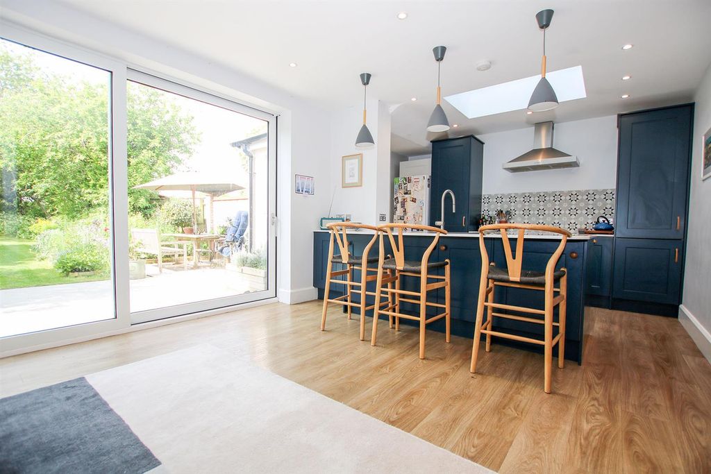 Property photo 2 of 33 Kitchen 5.Jpg