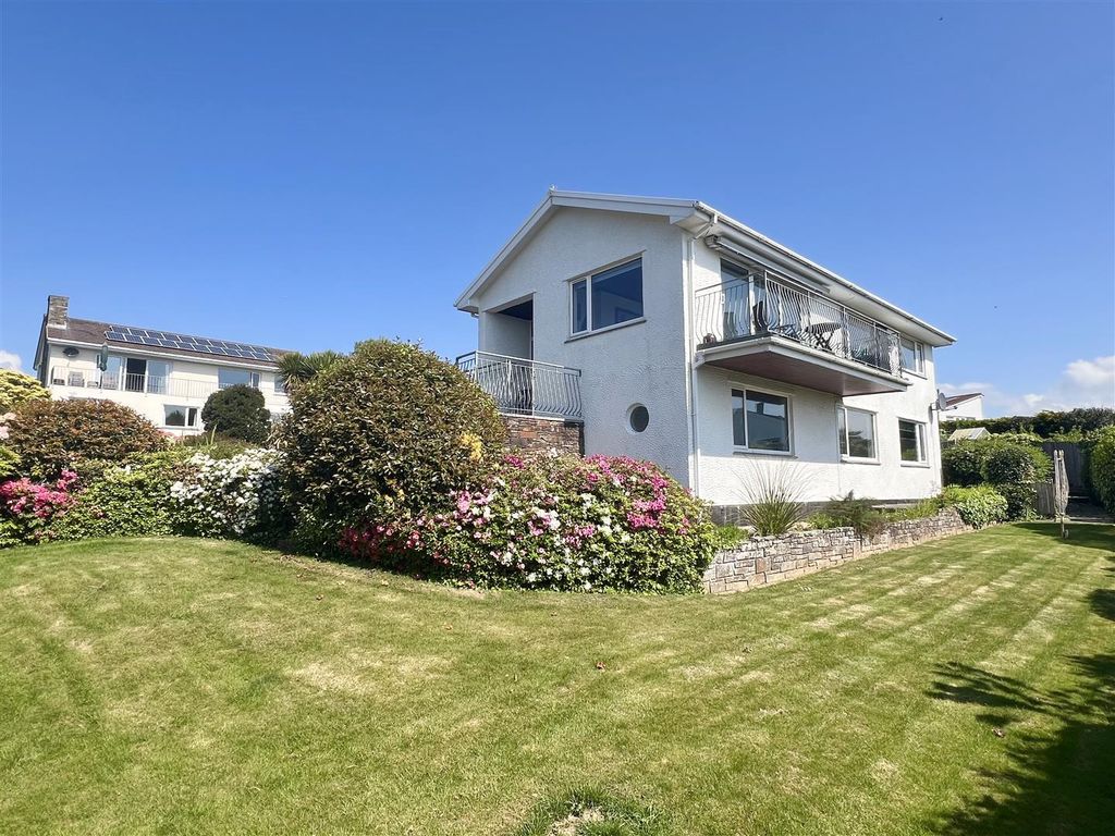 Property photo 1 of 34 Outside: