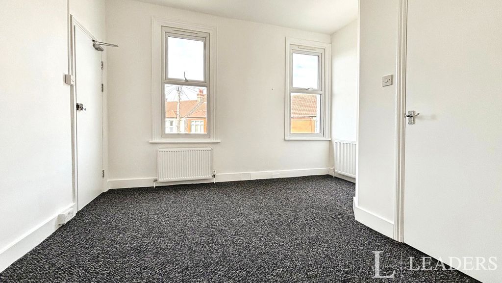 Property photo 1 of 8 Ensuite Room