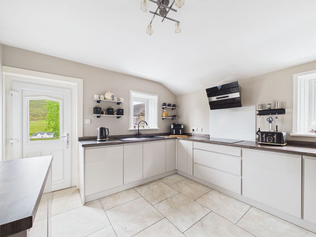 Property photo 3 of 14 Kitchen