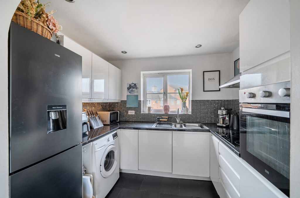 Property photo 2 of 14 1402890-5-6978Cfd...