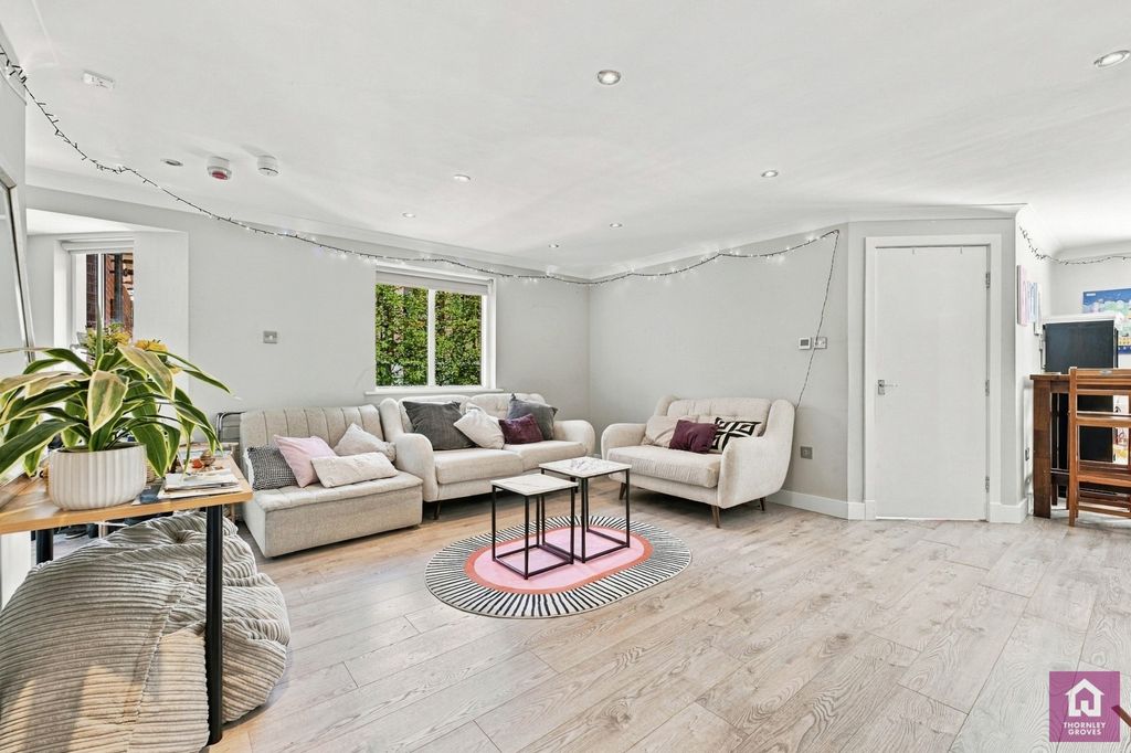 Property photo 2 of 15 Pbox-Img.Jpg