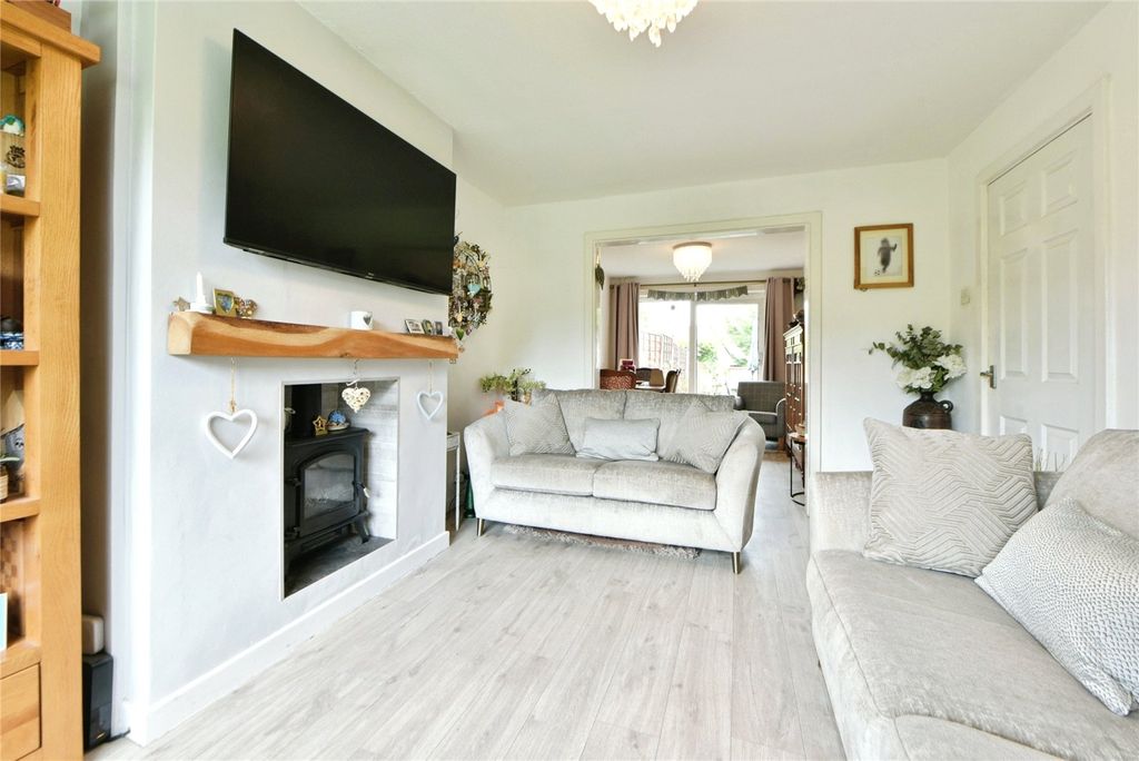 Property photo 3 of 11 Lounge