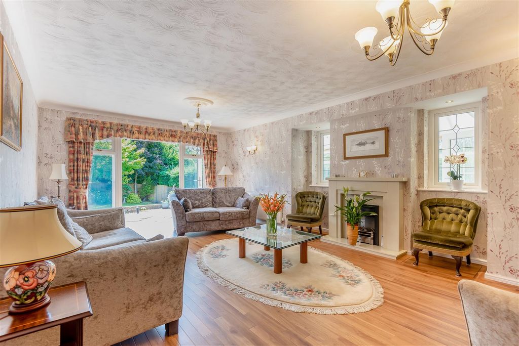 Property photo 2 of 20 8655715-Interior01.Jpg