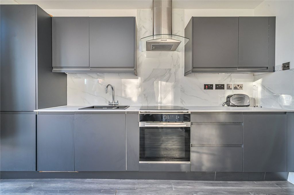 Property photo 3 of 16 Picture No. 10