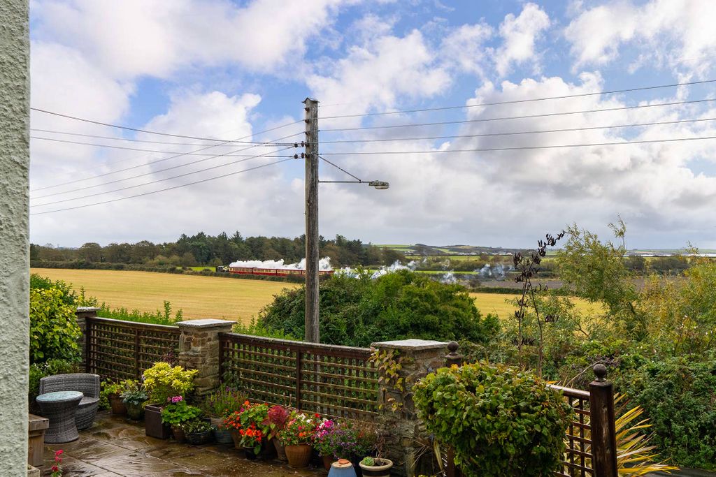 Property photo 2 of 19