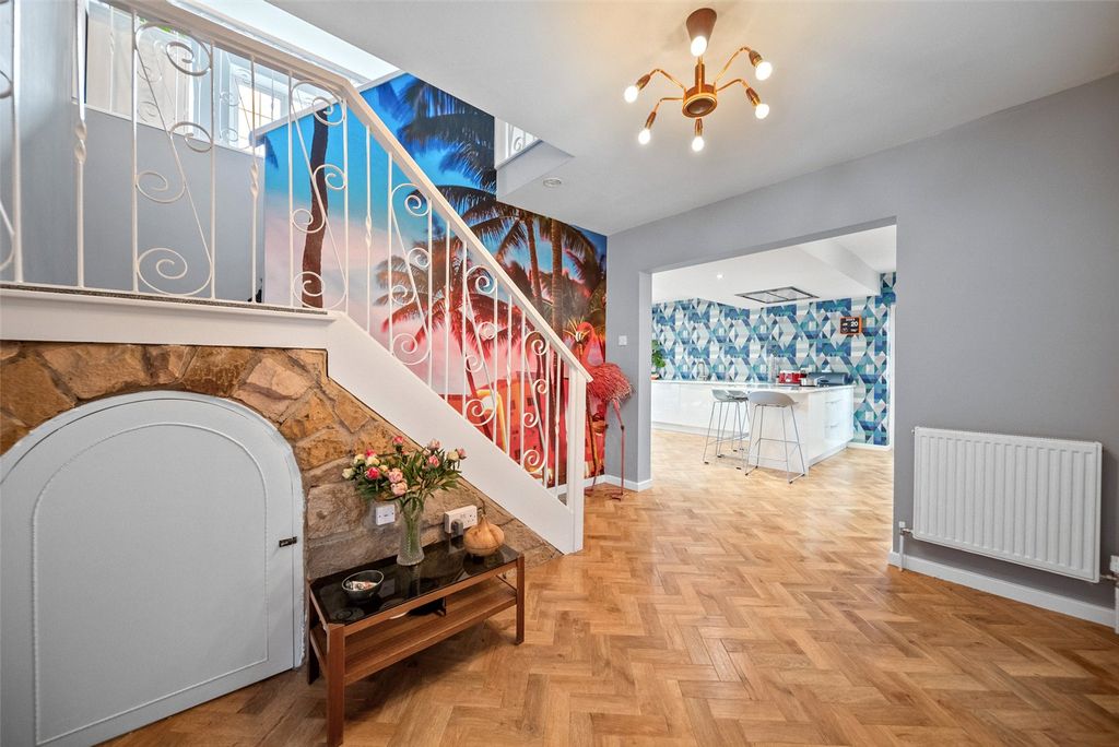 Property photo 2 of 14 Hallway