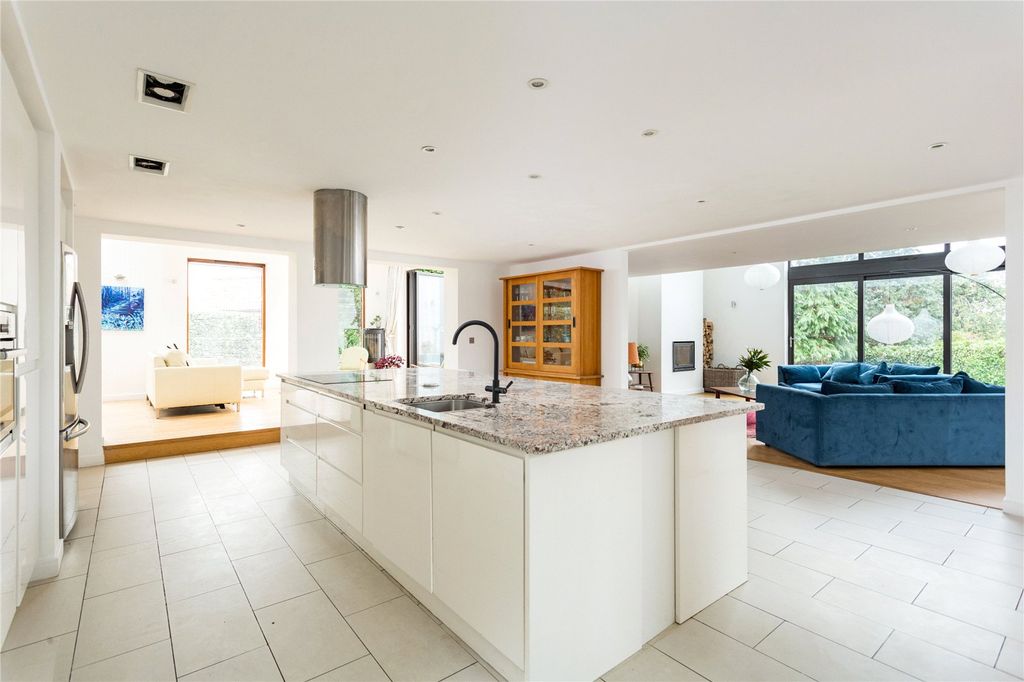 Property photo 2 of 22 Kitchen
