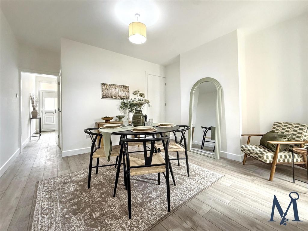 Property photo 3 of 23 Dining Room