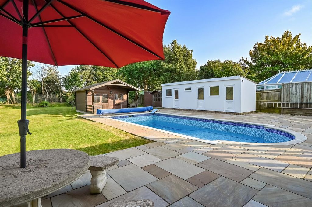 Property photo 1 of 24 Garden And Pool