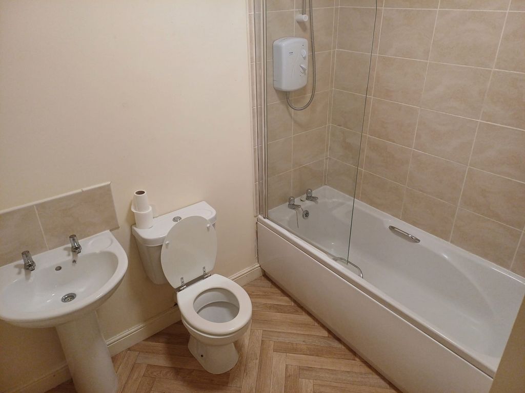 Property photo 1 of 5 Bathroom