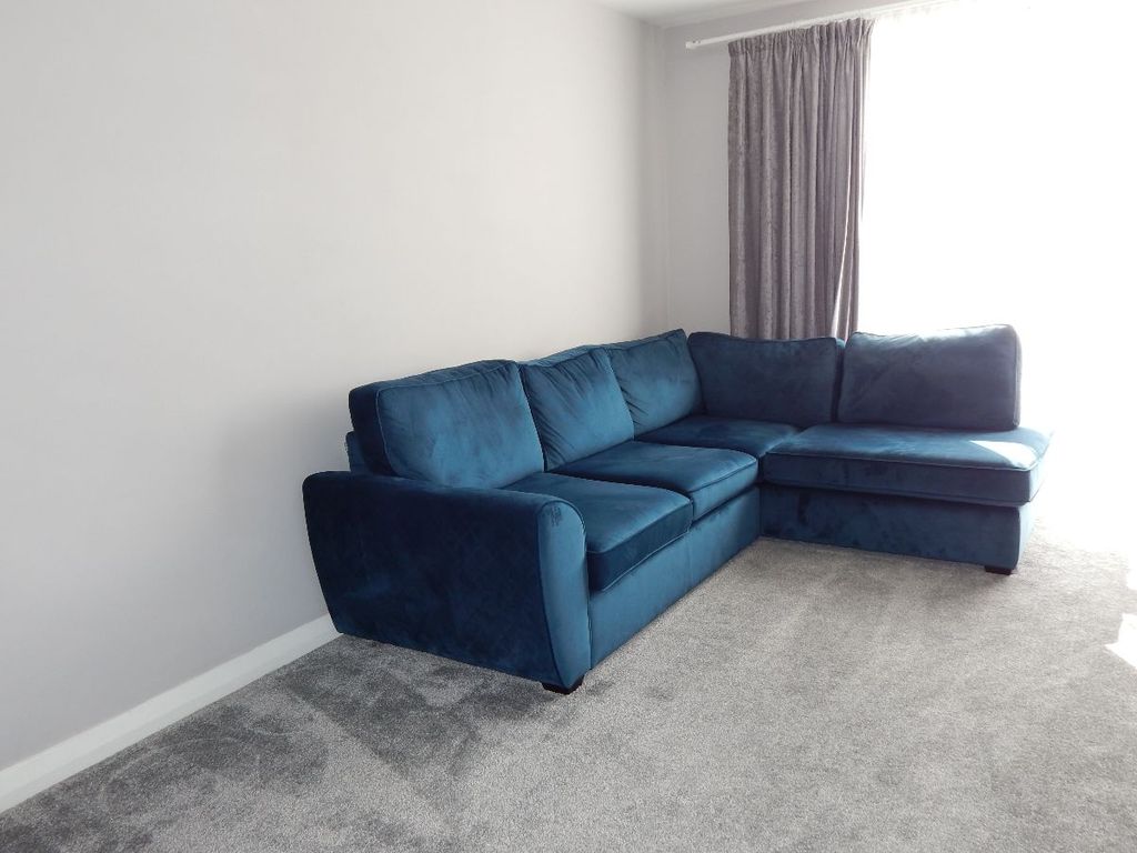 Property photo 1 of 31 Living Room