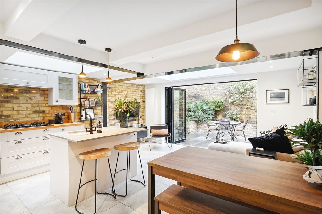 Property photo 1 of 10 Dining