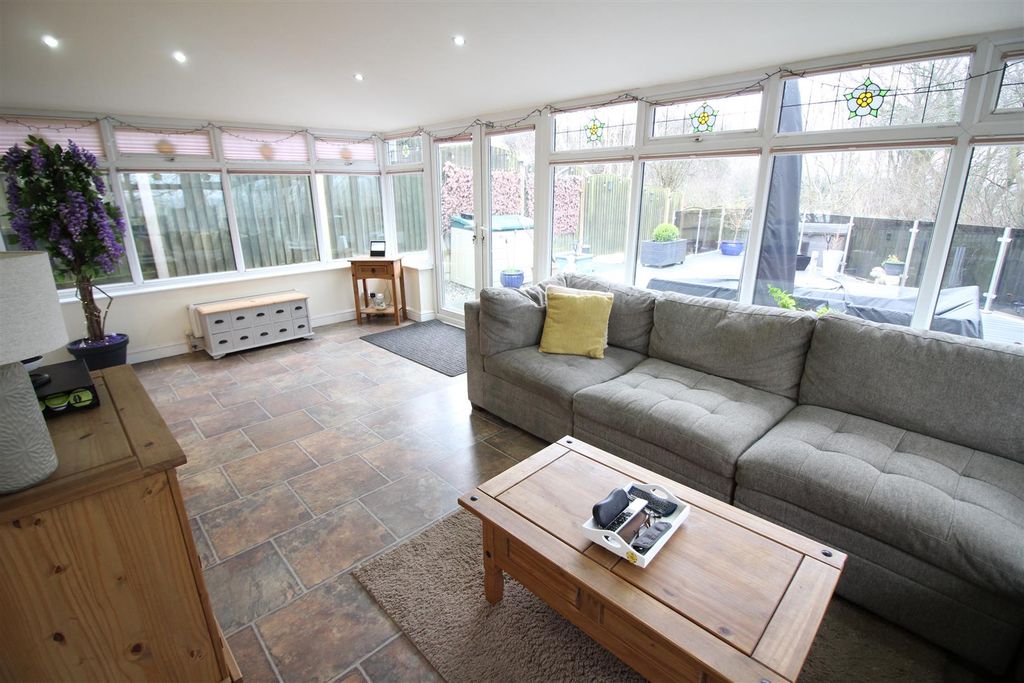 Property photo 3 of 35 Conservatory/Lounge