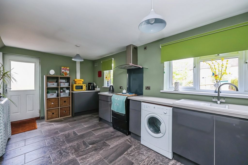 Property photo 2 of 17 Kitchen