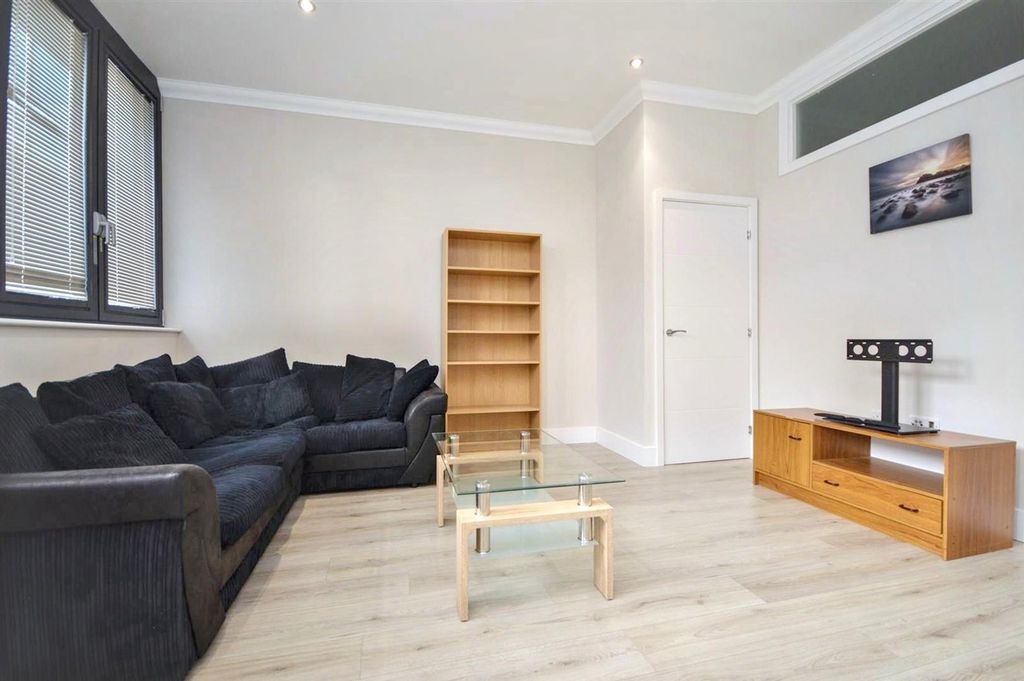 Property photo 2 of 9 Hgvbm62Ziuecyay_75c7Ua 1.Jpg