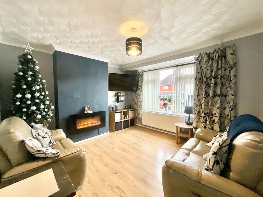 Property photo 2 of 27