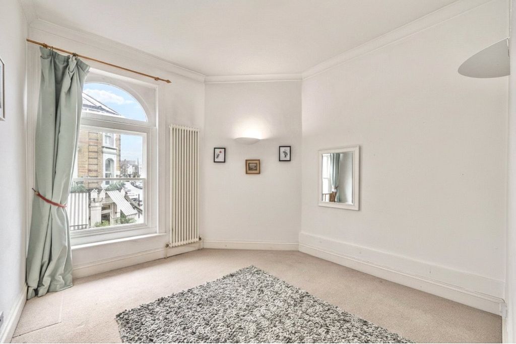 Property photo 2 of 10 Picture No. 11