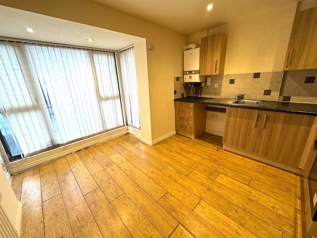 Property photo 3 of 13 Kitchen 2.Jpeg