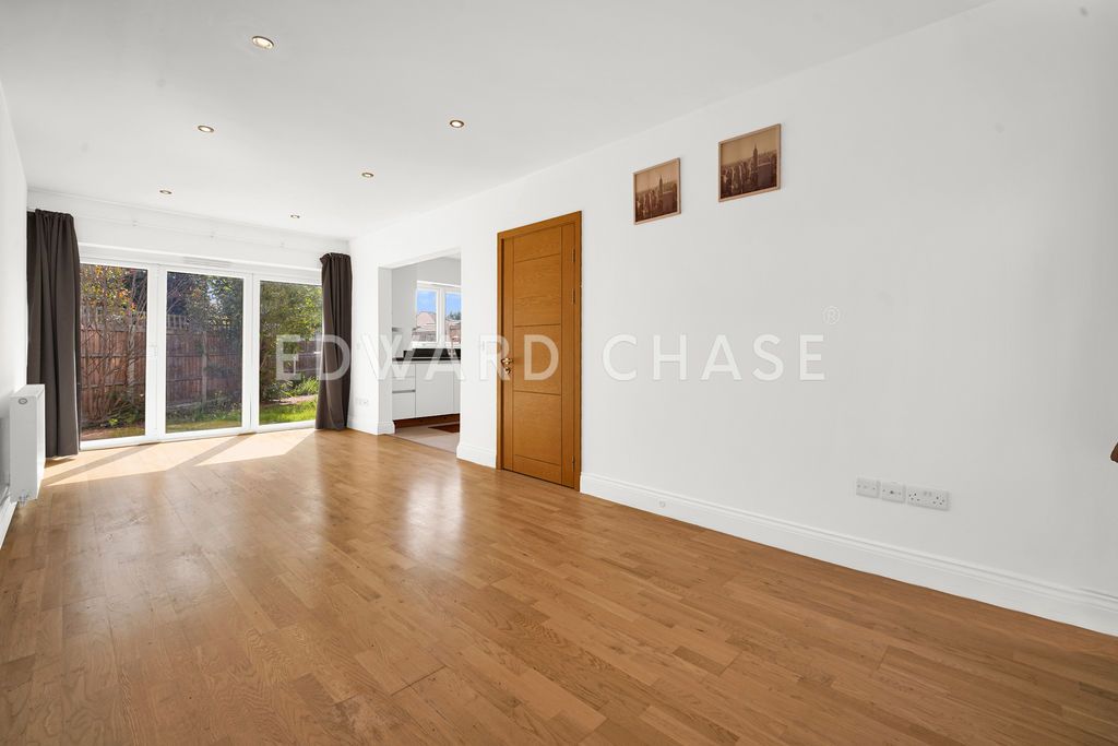 Property photo 3 of 23 Photo 9