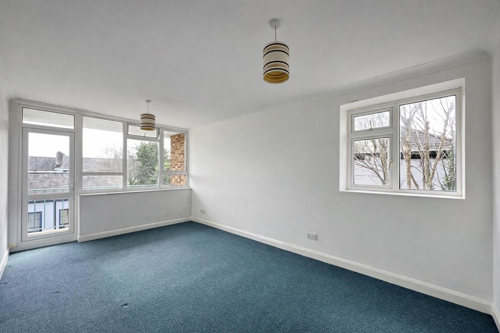 Property photo 3 of 11 Livingroom.Png