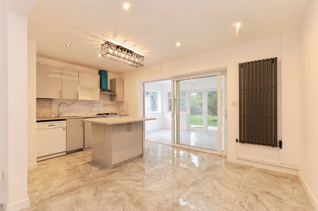 Property photo 2 of 16 Kitchen