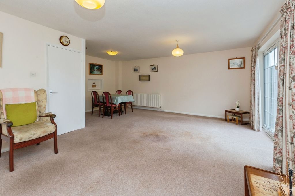 Property photo 2 of 17 Photo