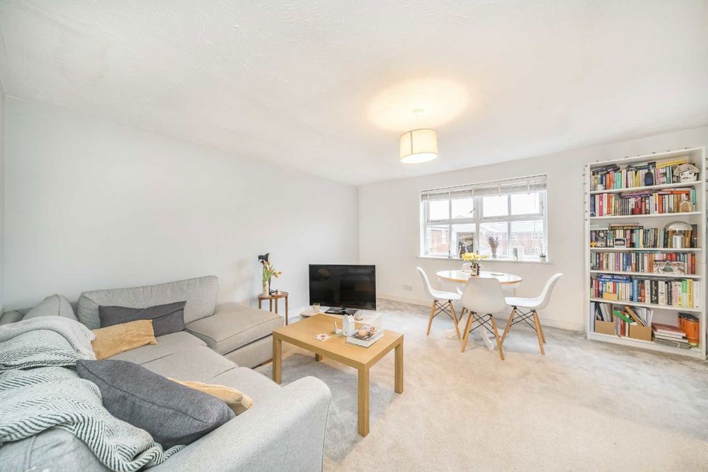 Property photo 2 of 8