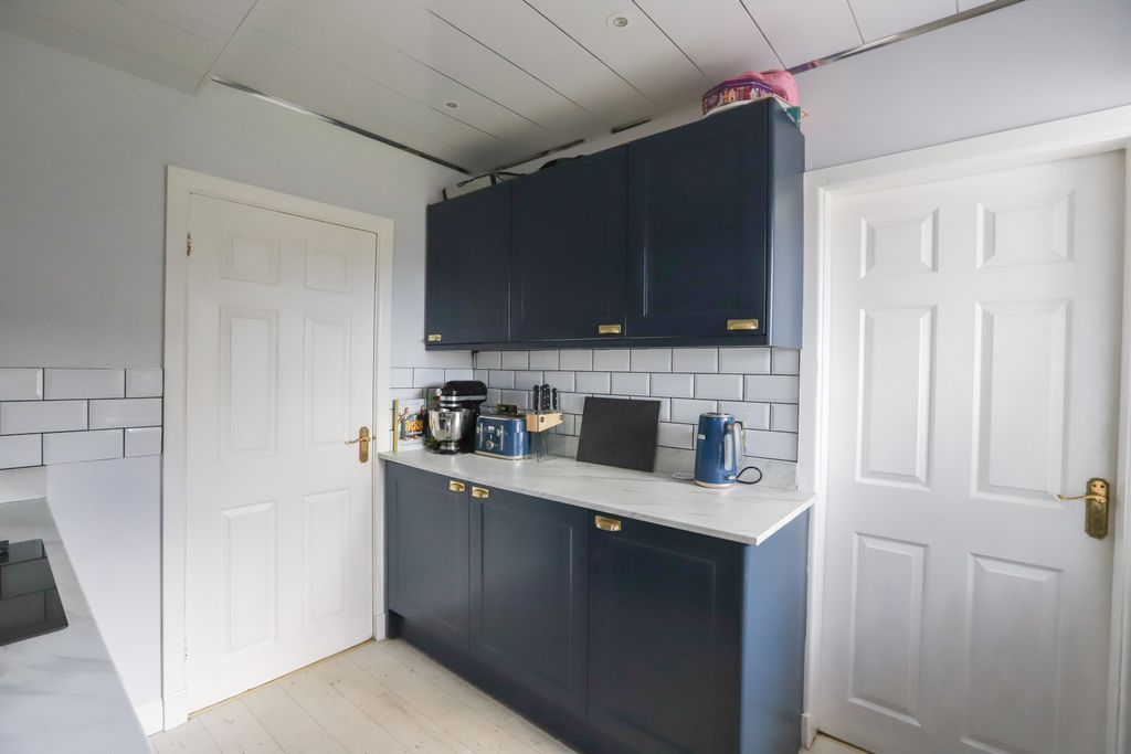 Property photo 2 of 18 Kitchen